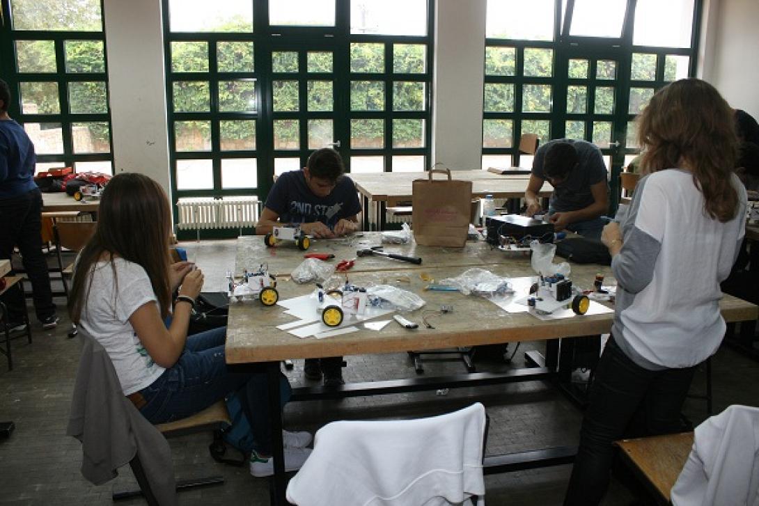 Θεσσαλονίκη: Πώς ένας 13χρονος έφτιαξε ρομπότ αυτοκίνητο με 50 ευρώ;