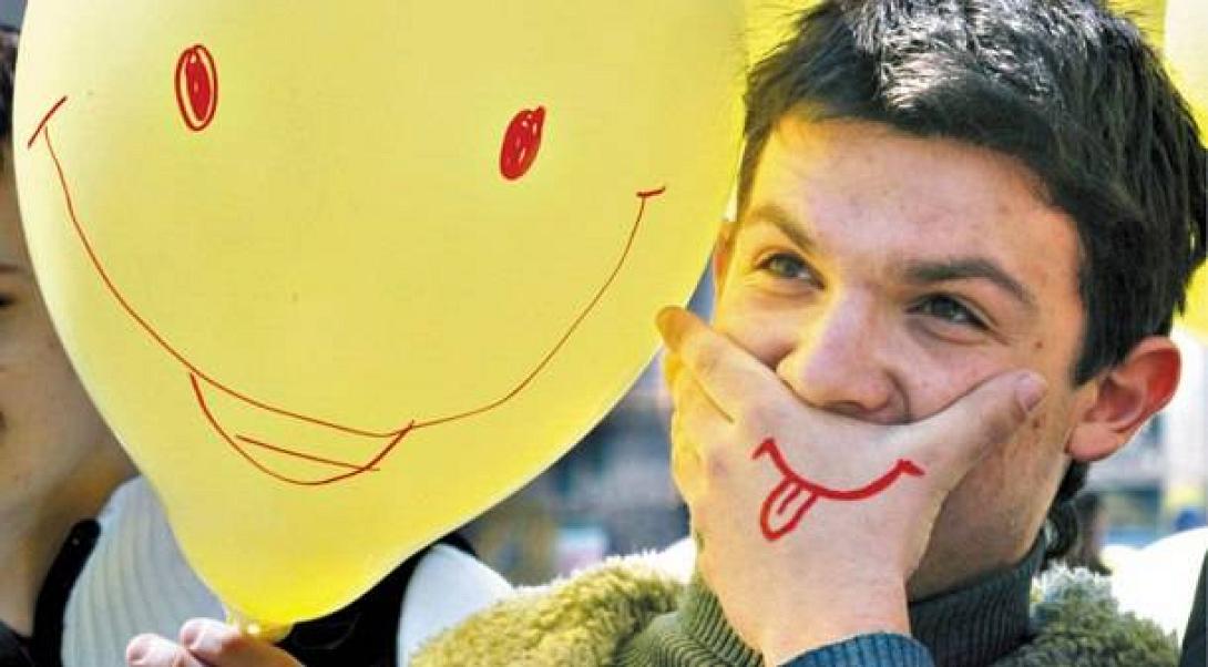 O κρητικός που απέδειξε ότι η ευτυχία είναι μεταδοτική!test