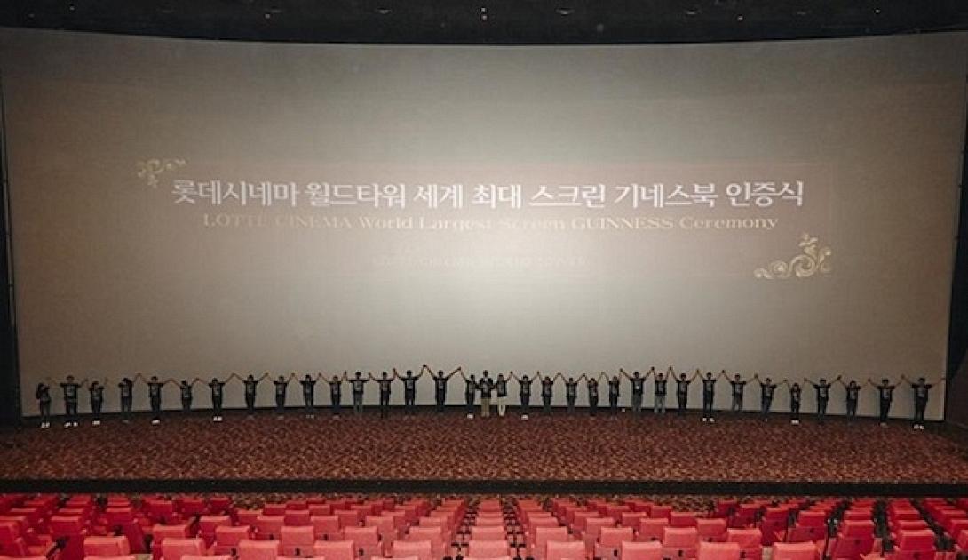 H μεγαλύτερη κινηματογραφική οθόνη στον κόσμο!