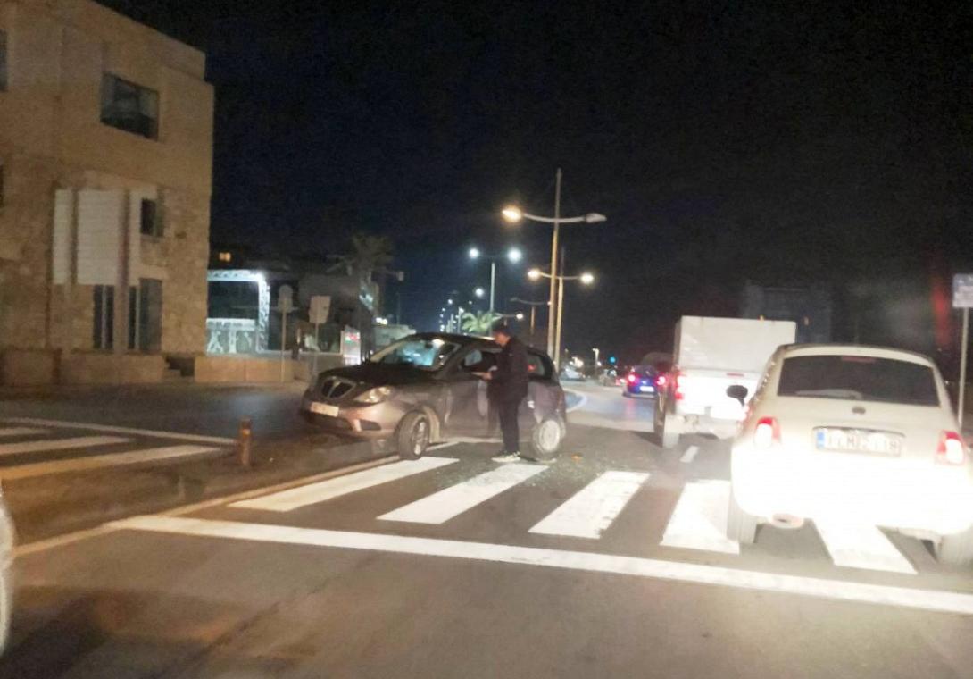 ΙΧ πάνω σε νησίδα