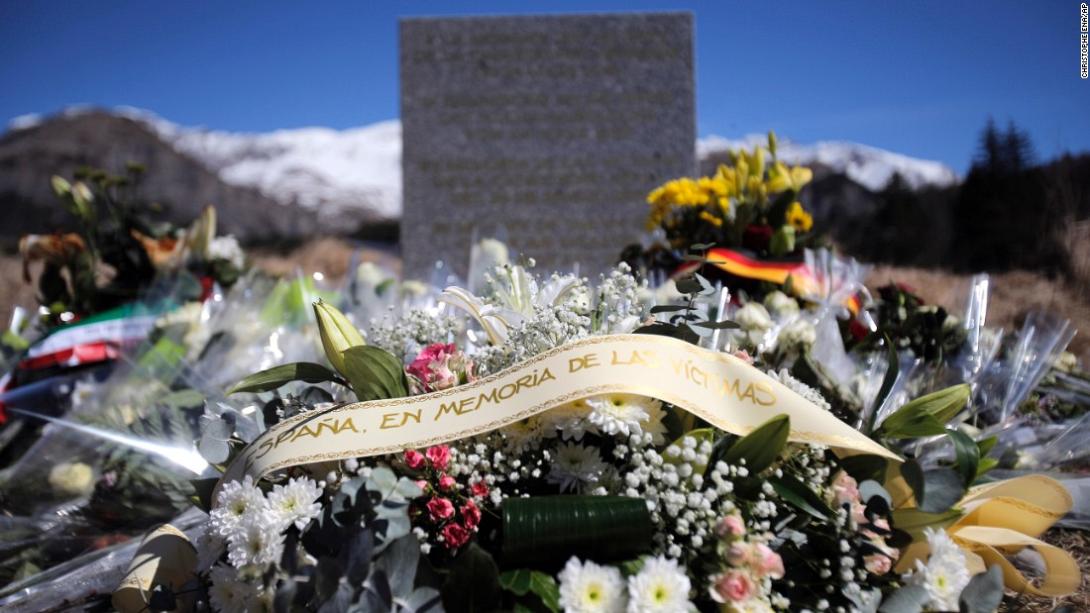 150327215140-memorial-germanwings-0327-super-169.jpg