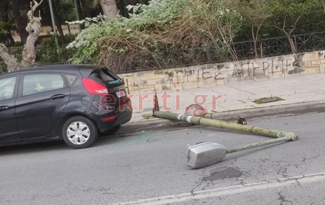 Από θαύμα δεν υπήρξαν τραυματισμοί, καθώς το σημείο είναι πολυσύχναστο.