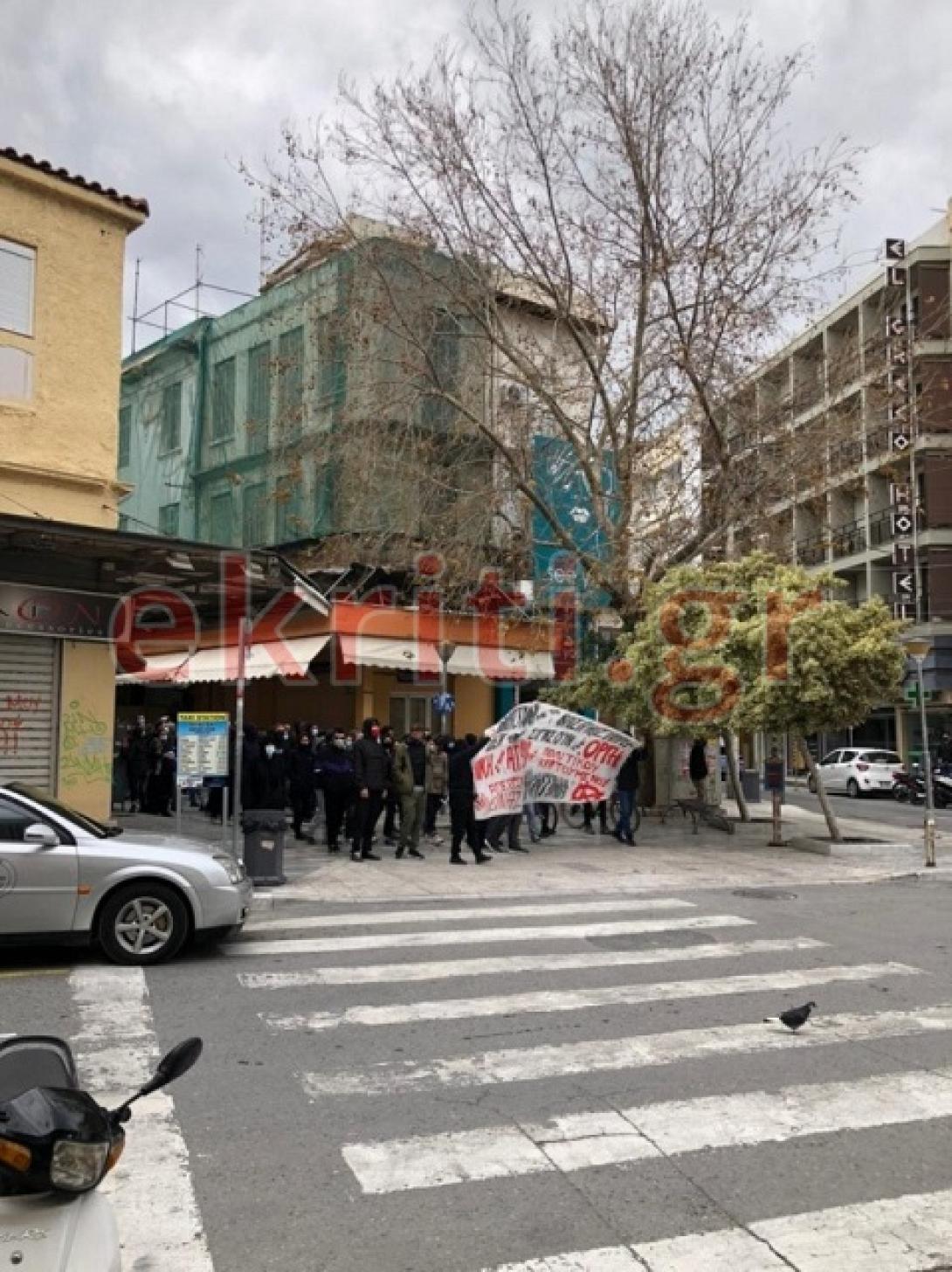 Πορεία υπό την επιτήρηση της αστυνομίας