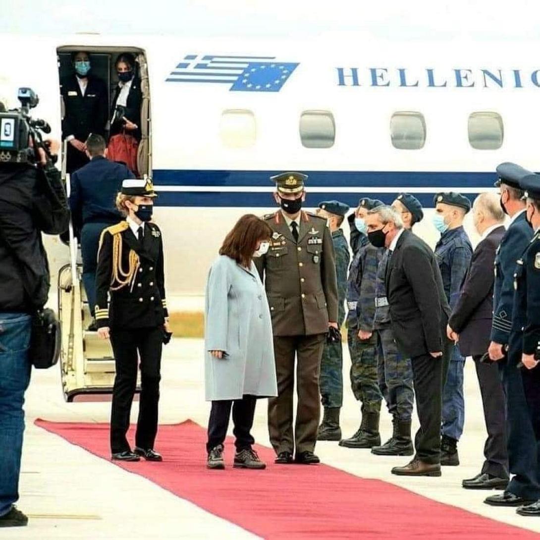 Τα παπούτσια της Προέδρου έγιναν ...viral στα social media.