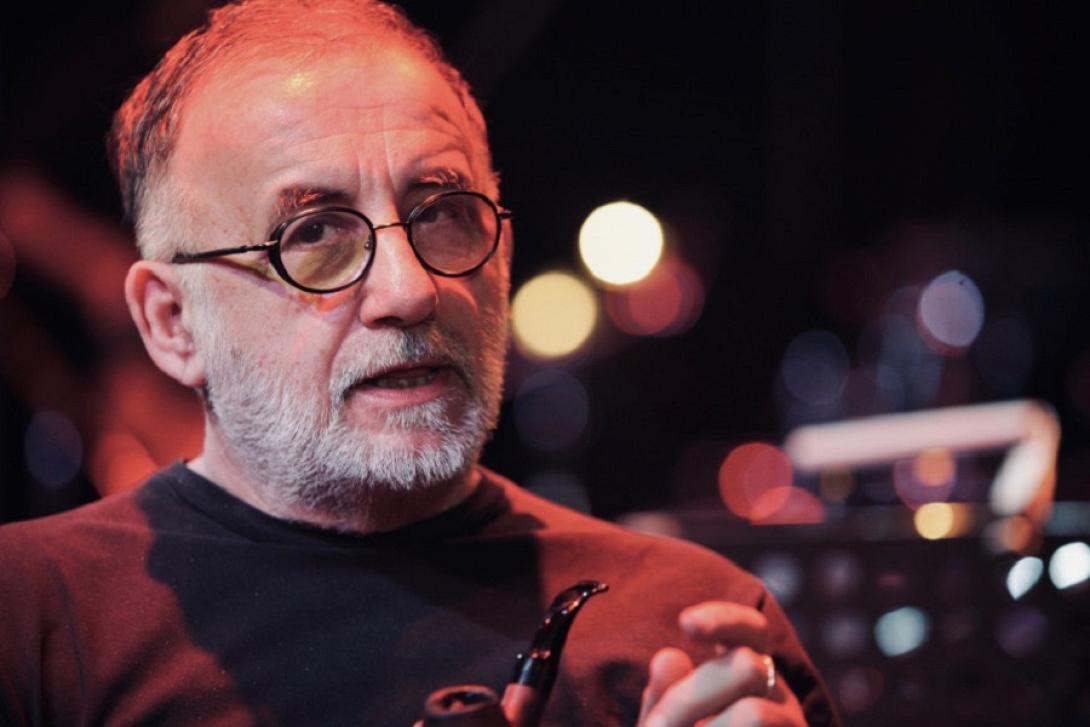 Ο Θάνος Μικρούτσικος