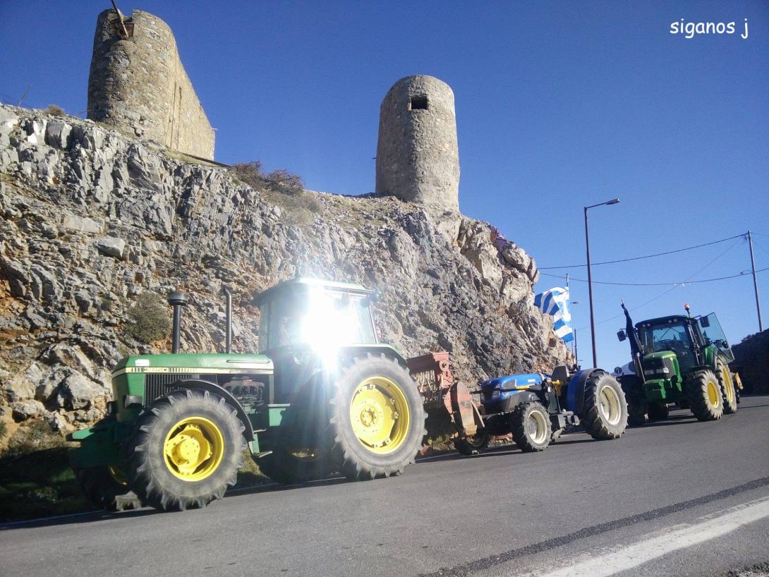 τρακτερ οροπεδιο αγροτες.jpg