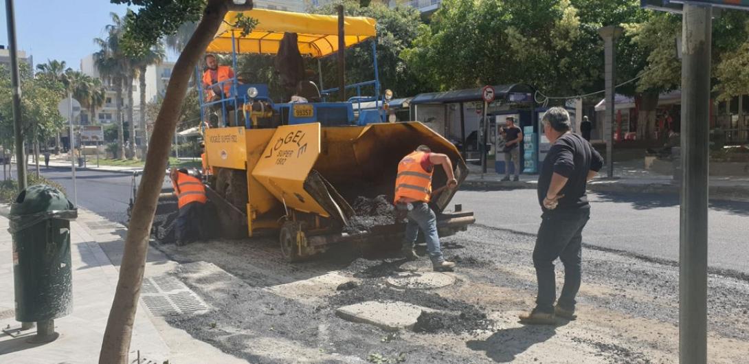Άσφαλτος στην πλατεία Κορνάρου