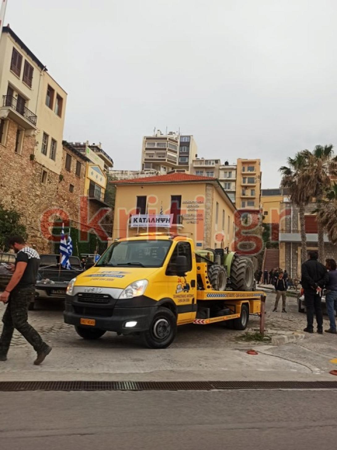 Οι αγρότες εμφανίζονται αποφασισμένοι να κλιμακώσουν τις κινητοποιήσεις τους.