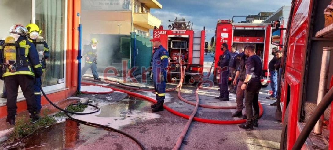 Ισχυρές δυνάμεις της Πυροσβεστικής έφτασαν στην περιοχή.