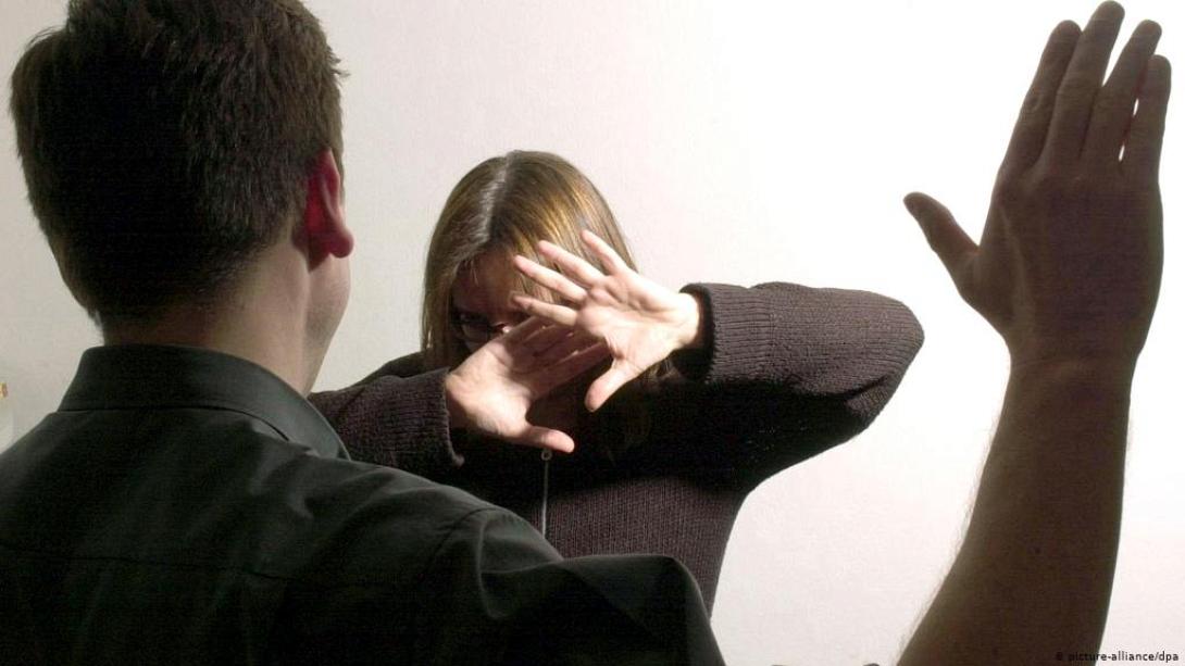 ενδοοικογενειακή βία