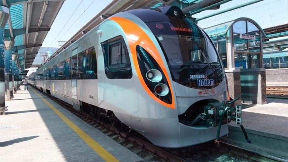 Oυκρανία: Διακόπτονται για λόγους ασφαλείας δρομολόγια τρένων προς Κριμαία