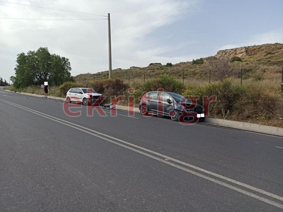 ευτυχώς μόνο υλικών ζημιών το τροχαίο