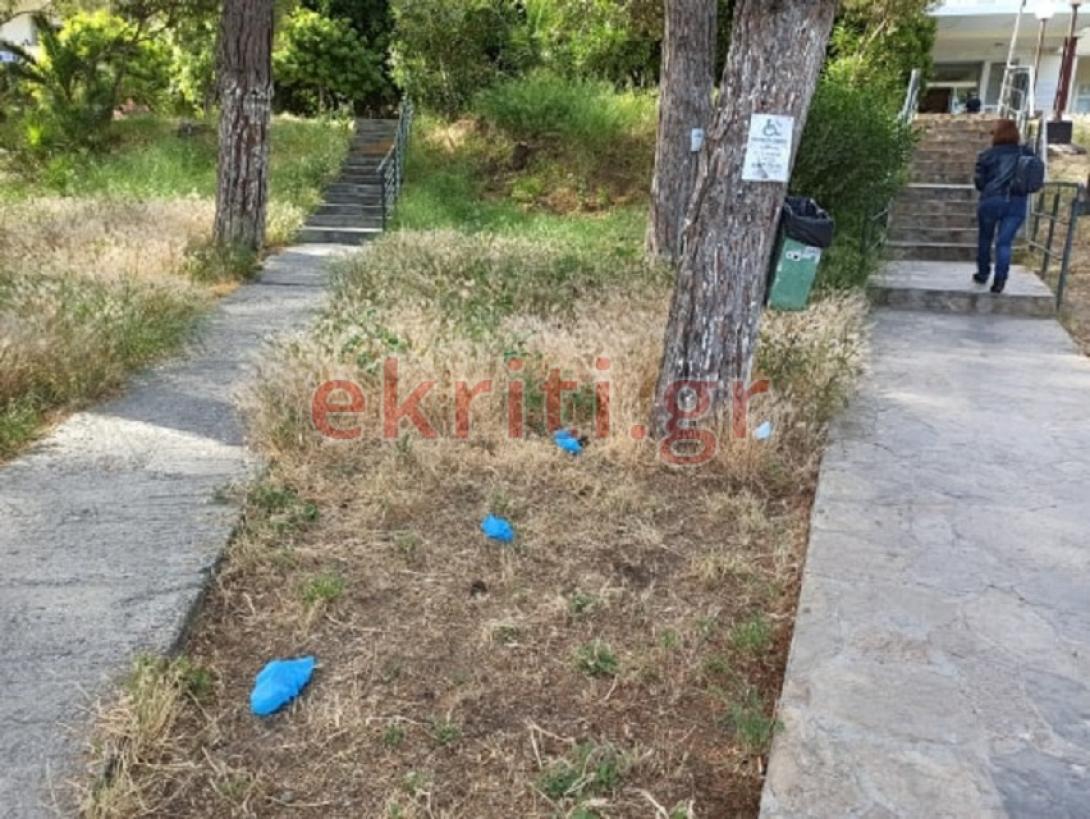 Μάσκες και ποδονάρια περαμένα παντού!