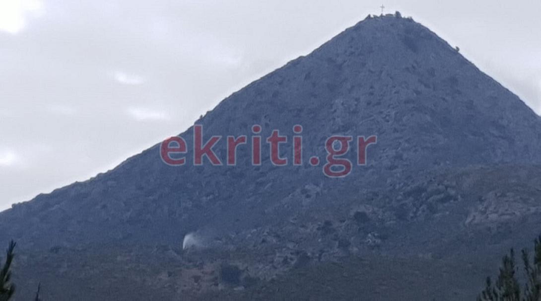 Από μακριά φαίνεται ο πίδακας νερού