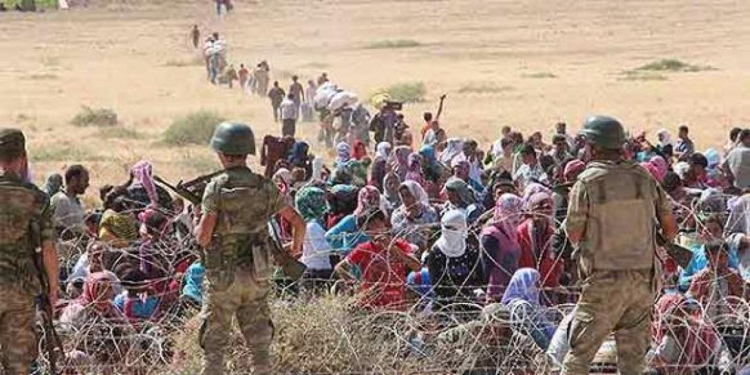 Συρία: Εκατοντάδες Κούρδοι έχουν συγκεντρωθεί στα τουρκικά σύνορα 