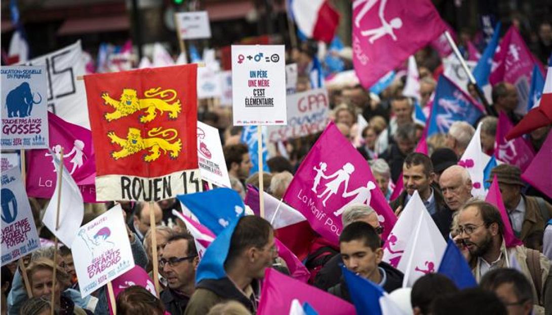 Διαδήλωσαν για τις "οικογενειακές αξίες" στο Παρίσι