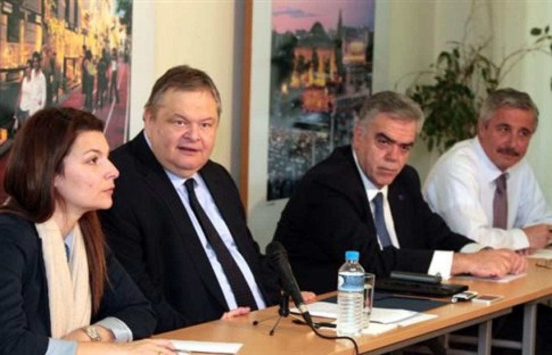 Σύσκεψη Βενιζέλου με υπουργούς του ΠΑΣΟΚ την Δευτέρα