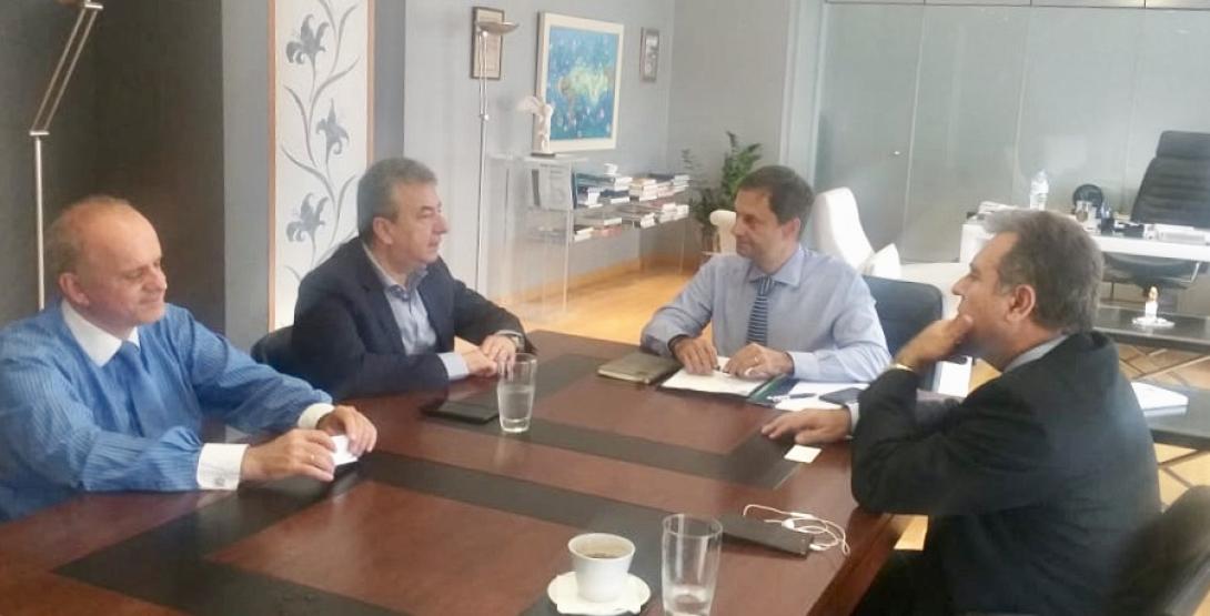 αρναουτακης θεοχαρης.jpg