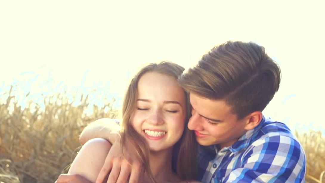 έφηβοι-αγκαλιά-σεξ στην εφηβία.jpg