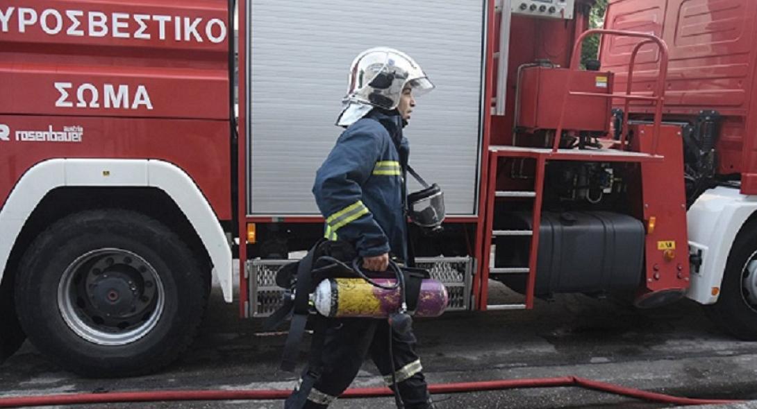 φωτιά-πυροσβέστης