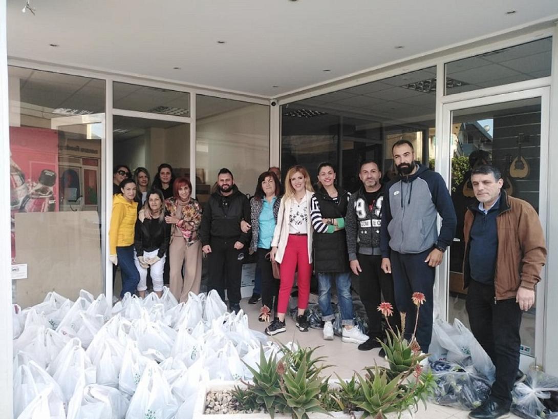 Τα προϊόντα διανέμονται πόρτα – πόρτα στους δικαιούχους κάθε δημοτικής ενότητας