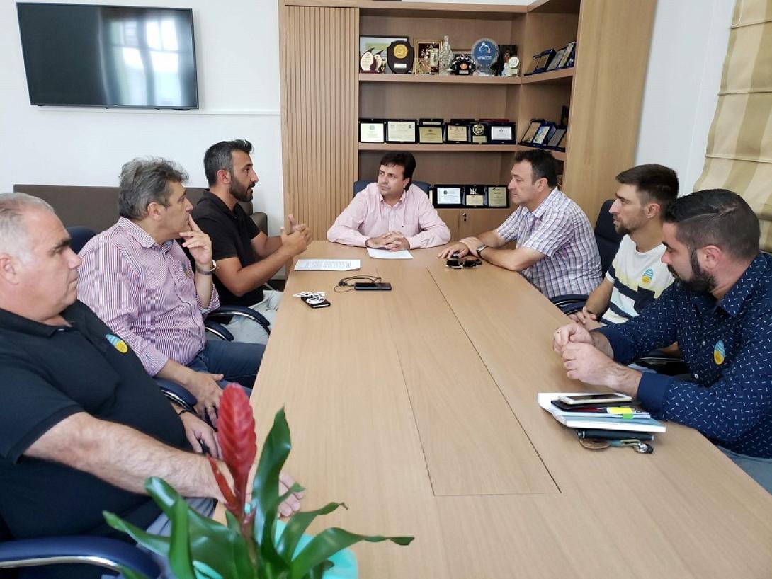 Συνάντηση Αντιπεριφερειάρχη Ηρακλείου με τους εκπροσώπους του σωματείου επισιτισμού-τουρισμού