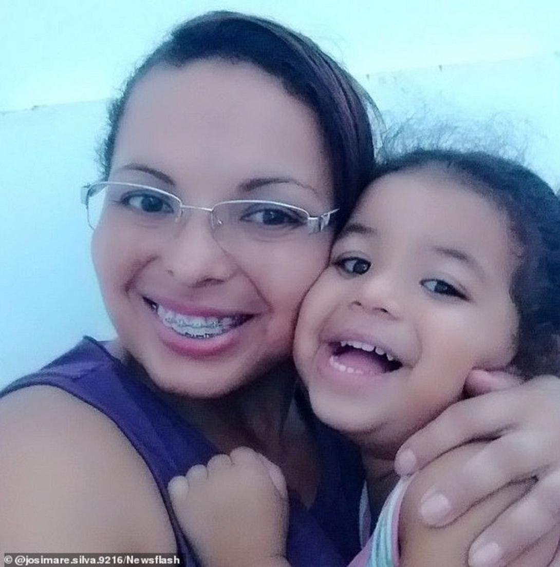 Η Josimare Gomes με την άτυχη μικρούλα