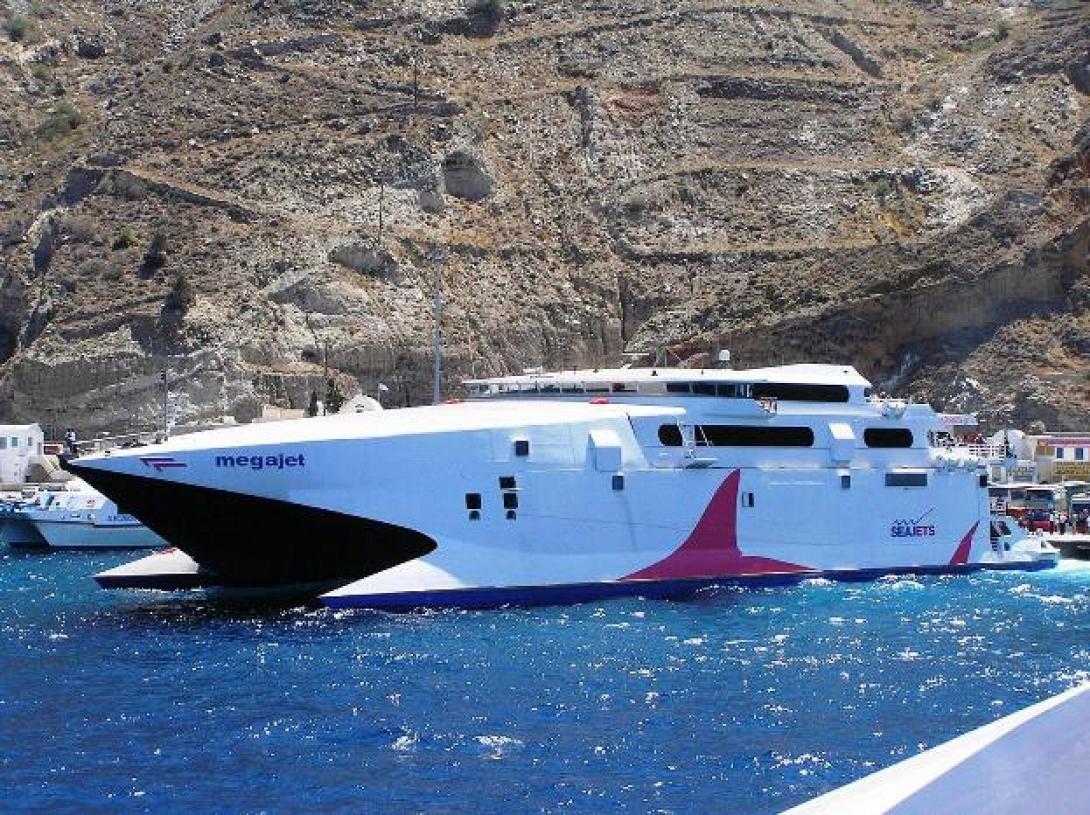 Βλάβη στο “MEGA JET” που εκτελούσε το δρομολόγιο Ρέθυμνο - Σαντορίνη