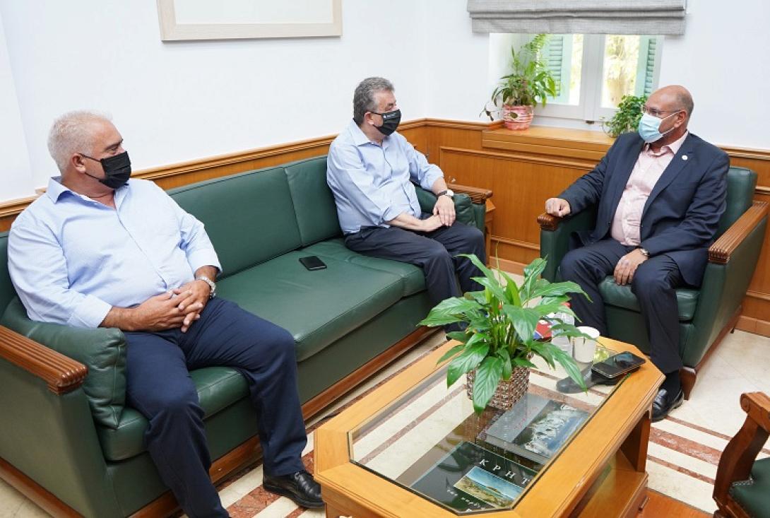 Συνάντηση Περιφερειάρχη Κρήτης με τον Πρόεδρο του ΕΚΑΒ