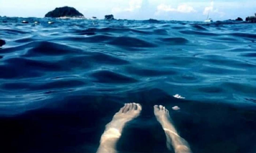 θάλασσα πτώμα