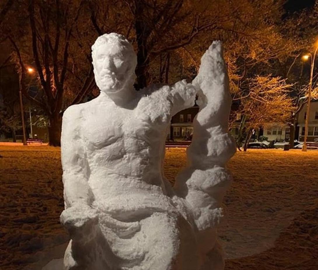 Άγαλμα του Ιπποκράτη από χιόνι