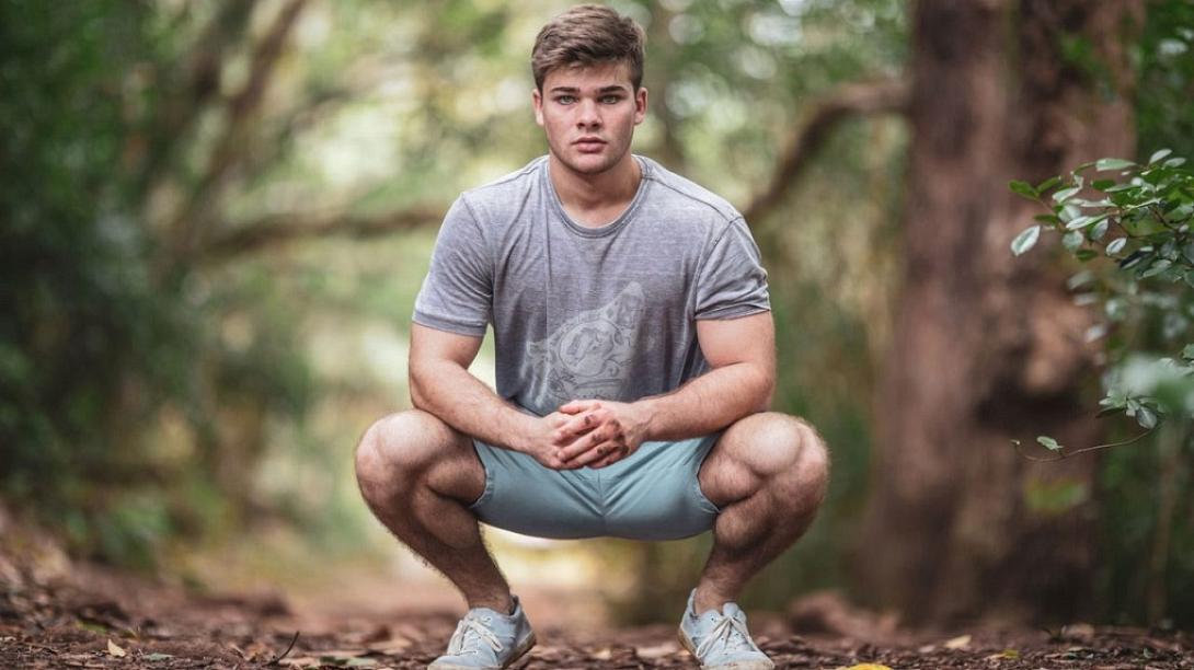 άνδρας-γυμναστοκή-βαθια καθίσματα