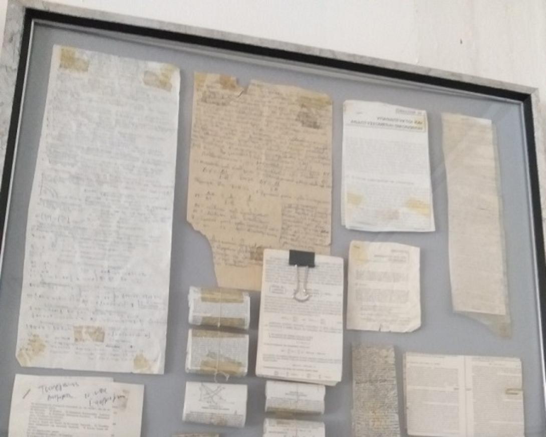 συλλογή-έκθεση με τα σκονάκια