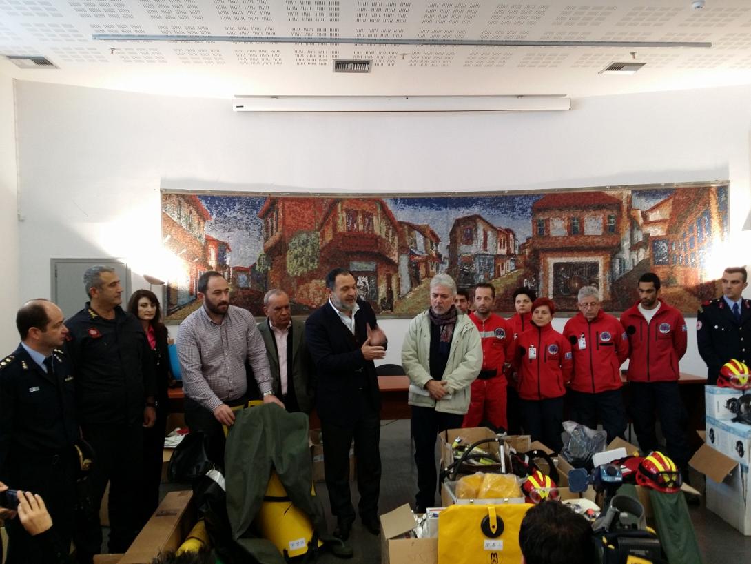 Παράδοση εξοπλισμού στην Πολιτική Προστασία από τον δήμαρχο Ηρακλείου