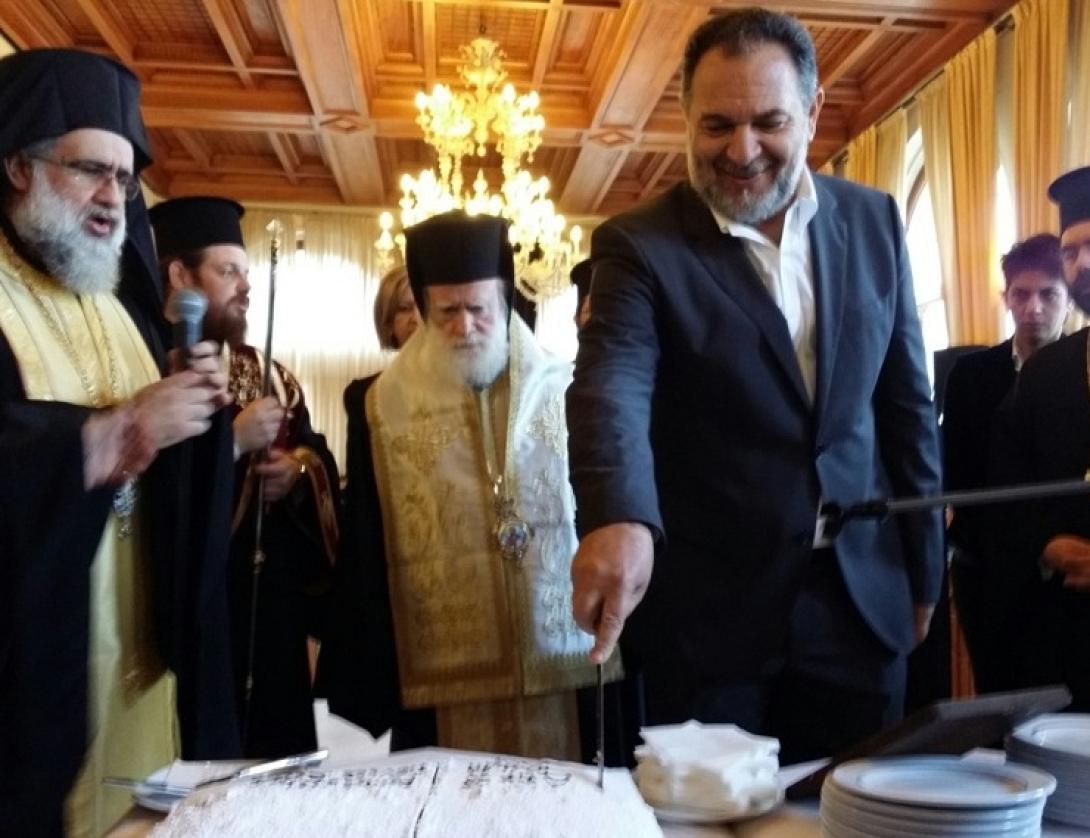 Έκοψε την πίτα ο Γ.Κουράκης στέλνοντας μηνύματα με πολλούς αποδέκτες