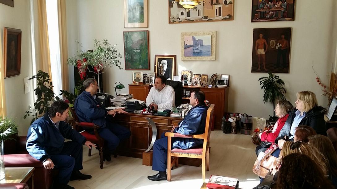 Με τους σχολικούς φύλακες συναντήθηκε σήμερα ο Κουράκης