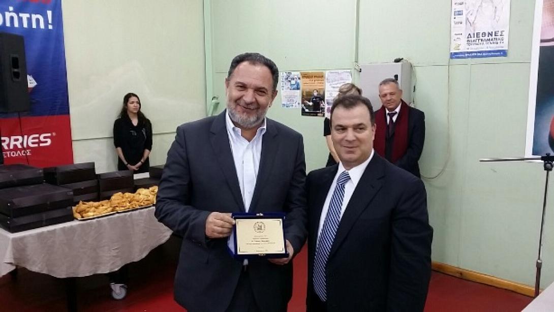 Ο αθλητικός όμιλος ΗΡΑΚΛΕΙΟ τίμησε το Γ.Κουράκη