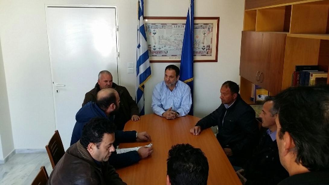 Συνάντηση Γιάννη Κουράκη με συνδικάτο οικοδόμων