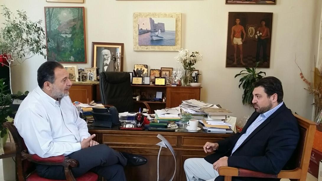 Θέματα για τον τουρισμό και την ενίσχυση της κρουαζιέρας, συζήτησαν Κουράκης-Μπράς 