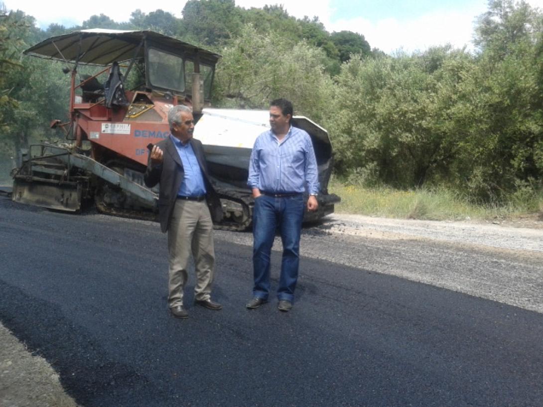 Συνεχίζονται τα οδικά έργα συντήρησης σε Καστέλι και Καρουζανό