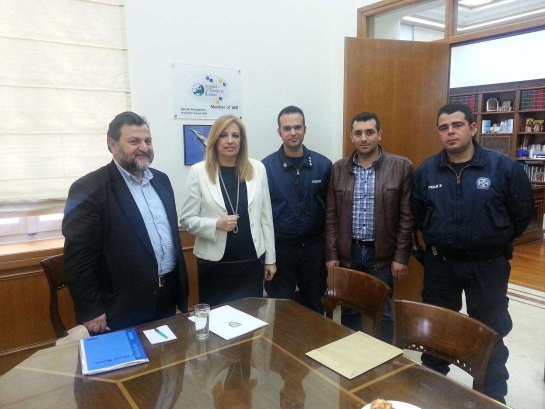 Γεννηματά/αστυνομικοί