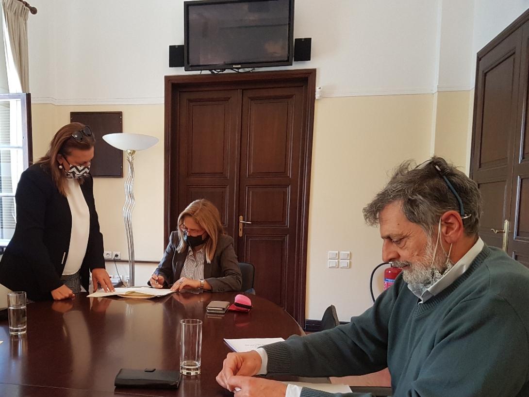 Υπεγράφη η σύμβαση μίσθωσης θαλάσσιας έκτασης στο Ελληνικό Κέντρο Θαλάσσιων Ερευνών