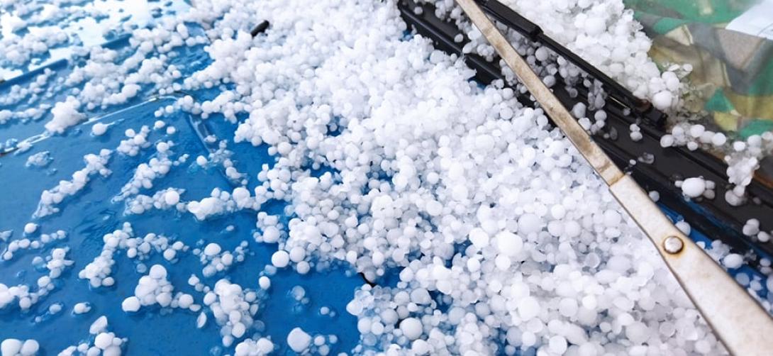 χαλαζι στο αυτοκινητο