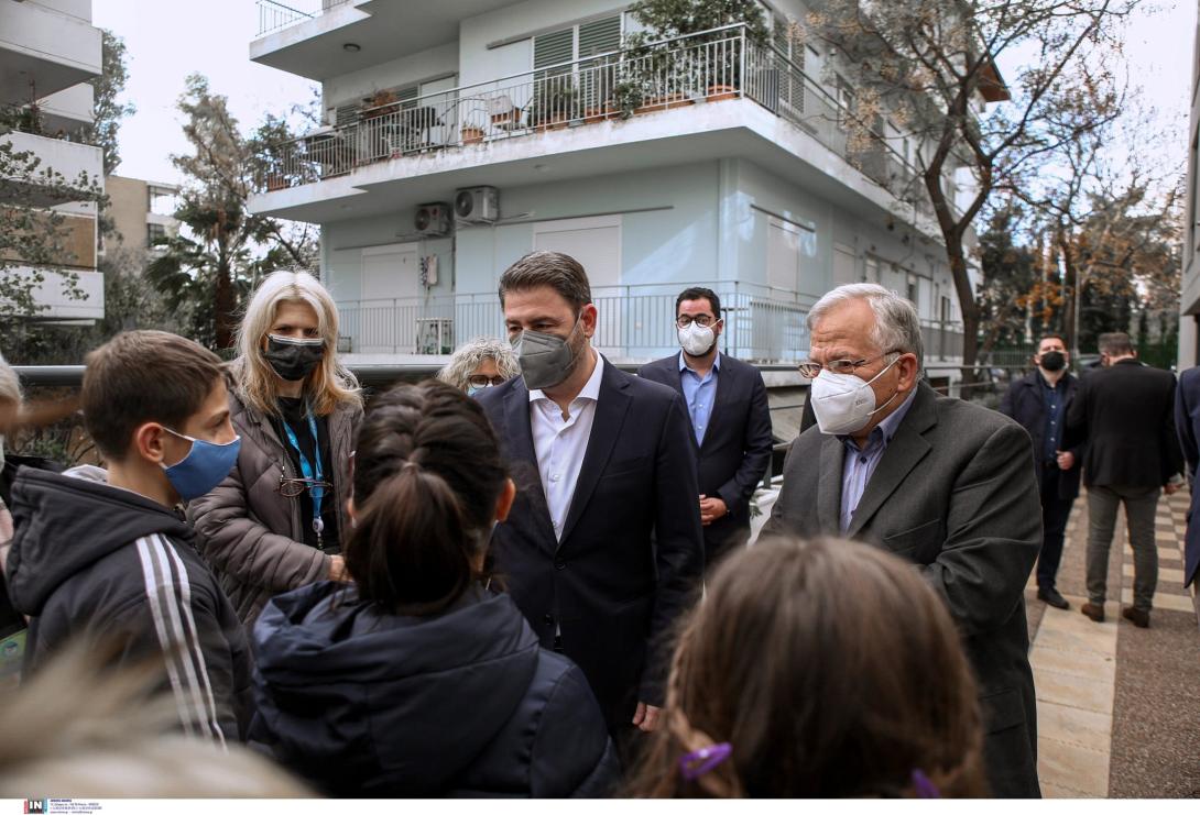 Στο “Χαμόγελο του Παιδιού” άκουσε τα κάλαντα ο Νίκος Ανδρουλάκης