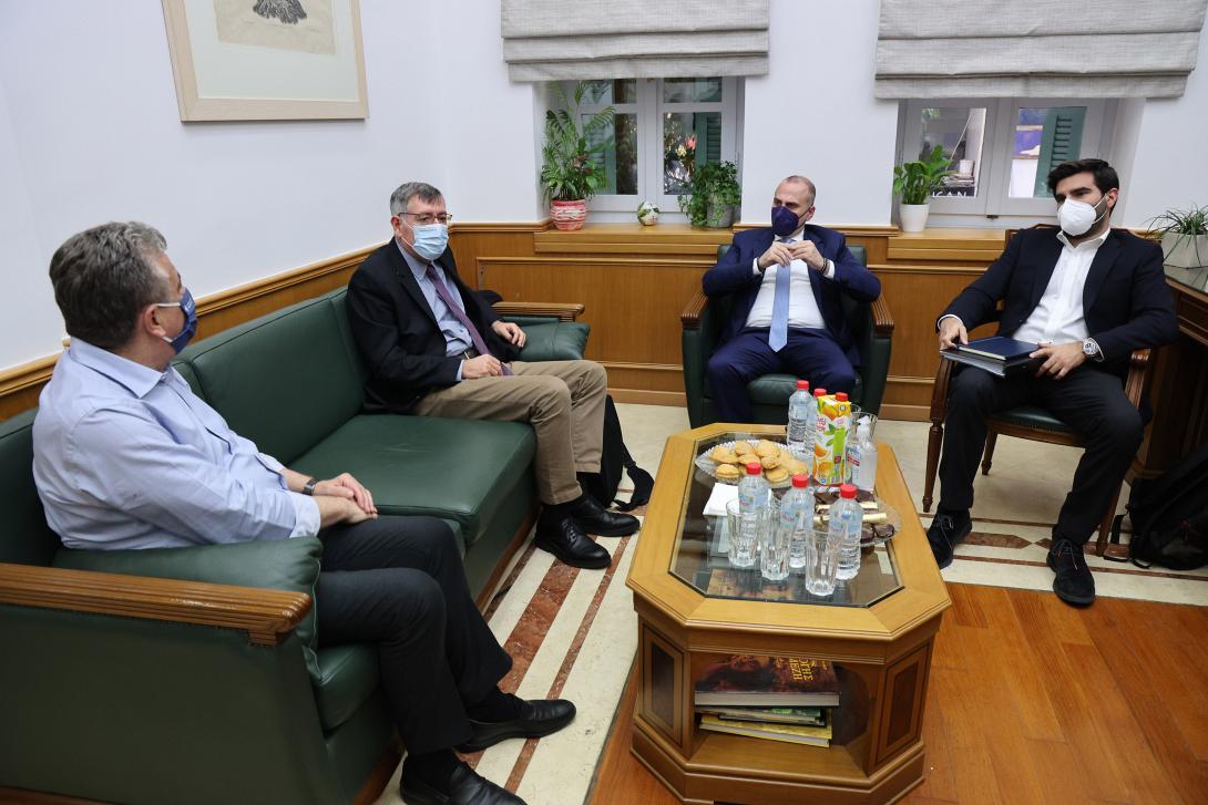 Ο Γ. Καραγιάννης στα γραφεία της Περιφέρειας Κρήτης.