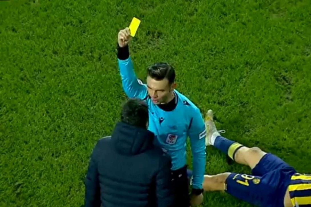 Κίτρινη κάρτα σε γιατρό