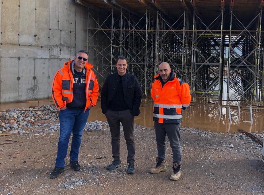 Επίσκεψη Σενετάκη στο εργοτάξιο του υπό κατασκευή αεροδρομίου στο Καστέλι.