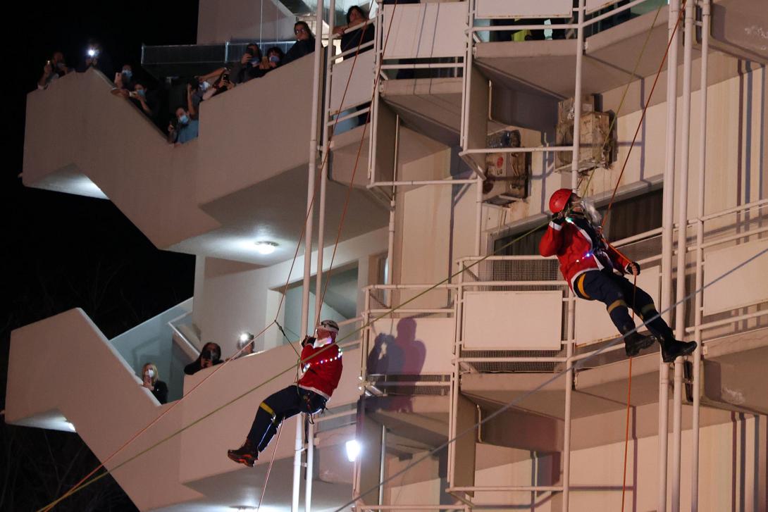 Πυροσβέστες στο ΠΑΓΝΗ