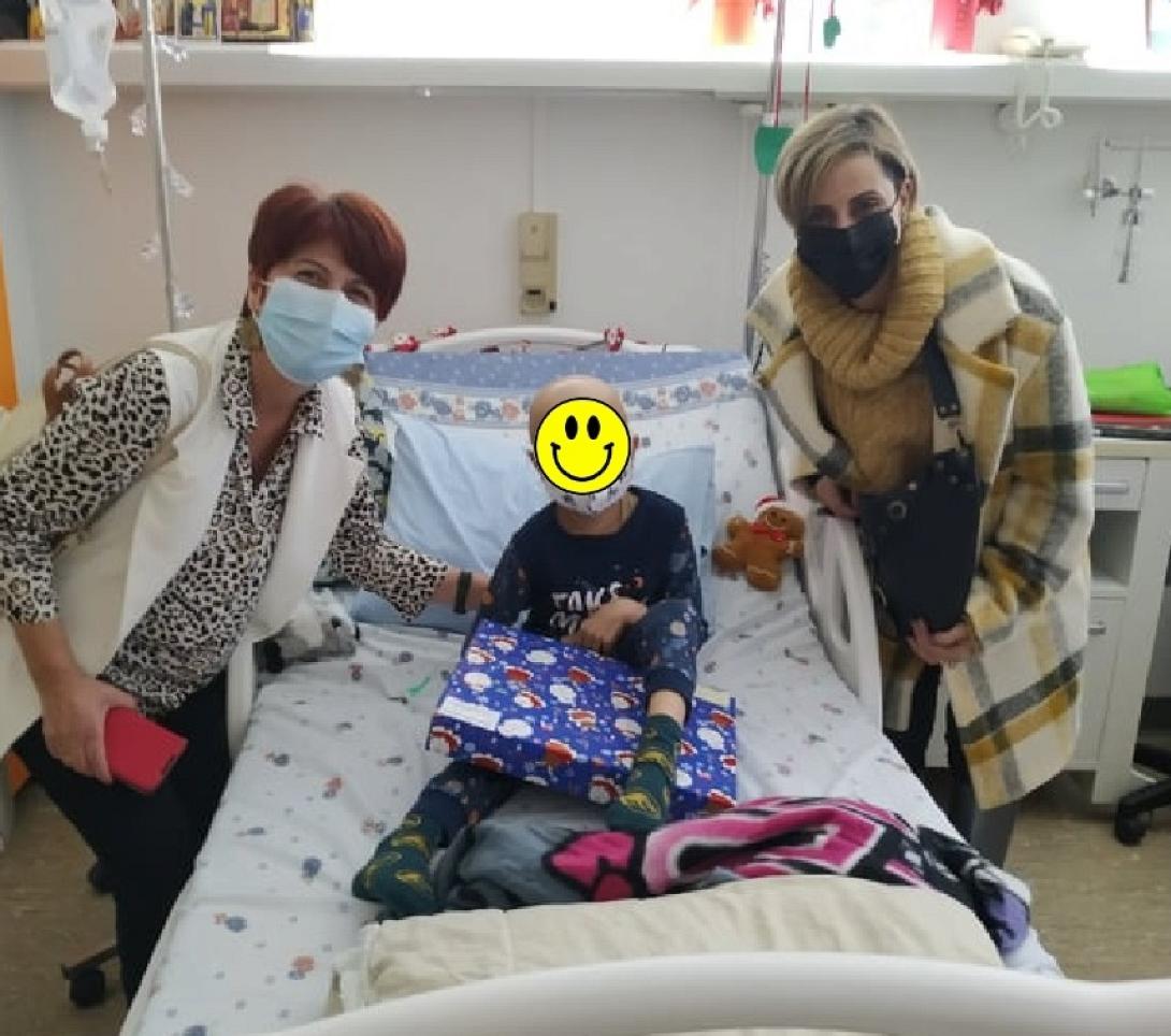 Δώρα στα παιδιά του ΠΑΓΝΗ