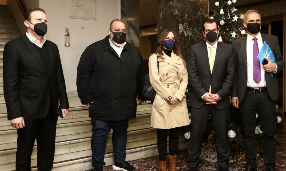 ΠΛΕΥΡΗΣ-ΣΟΥΠΕΡ ΛΙΓΚΑ